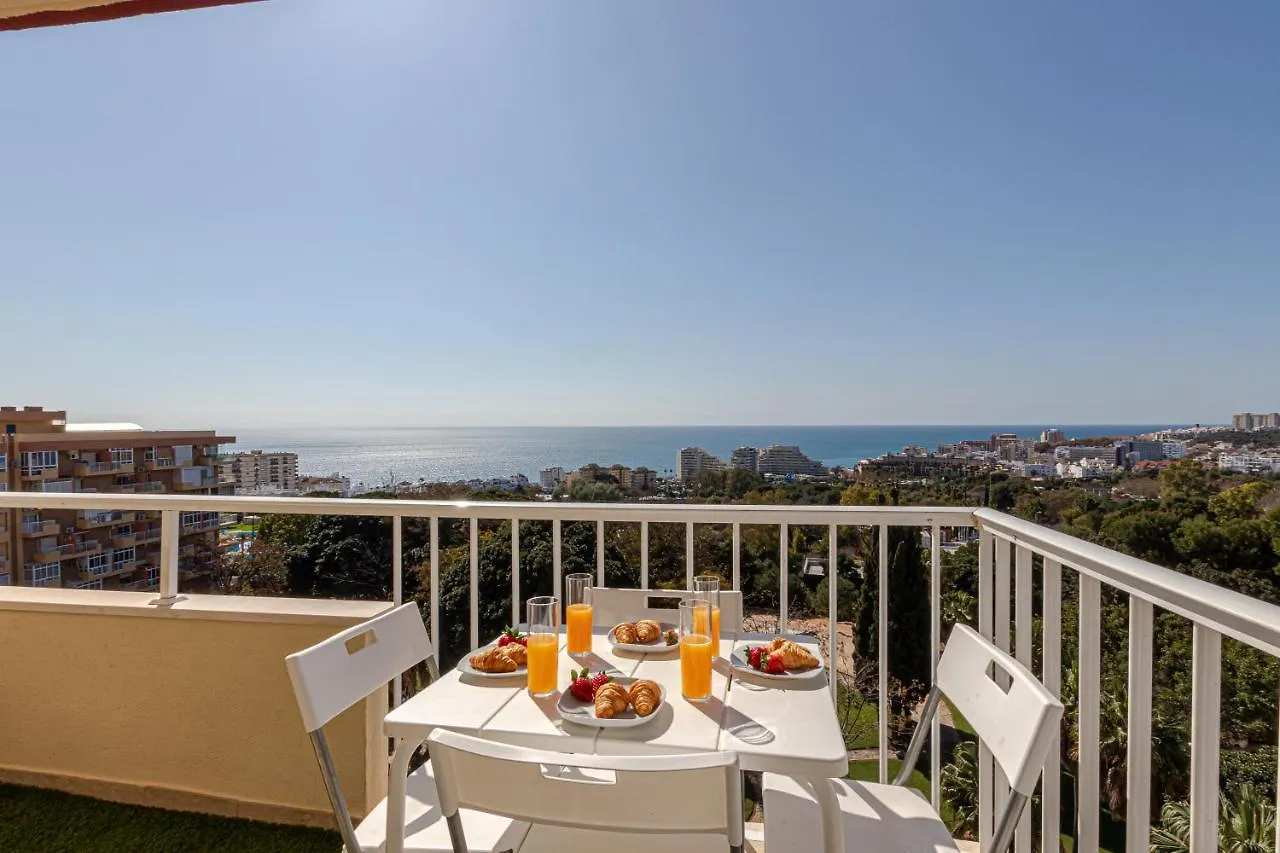 Apartment 797 Holiday Rentals - Moderno Piso Con Terraza E Impresionantes Vistas. Benalmadena Spain